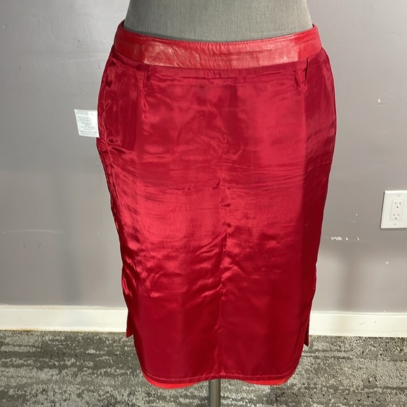 Danier red leather pencil skirt made in Canada - Picture 9 of 17